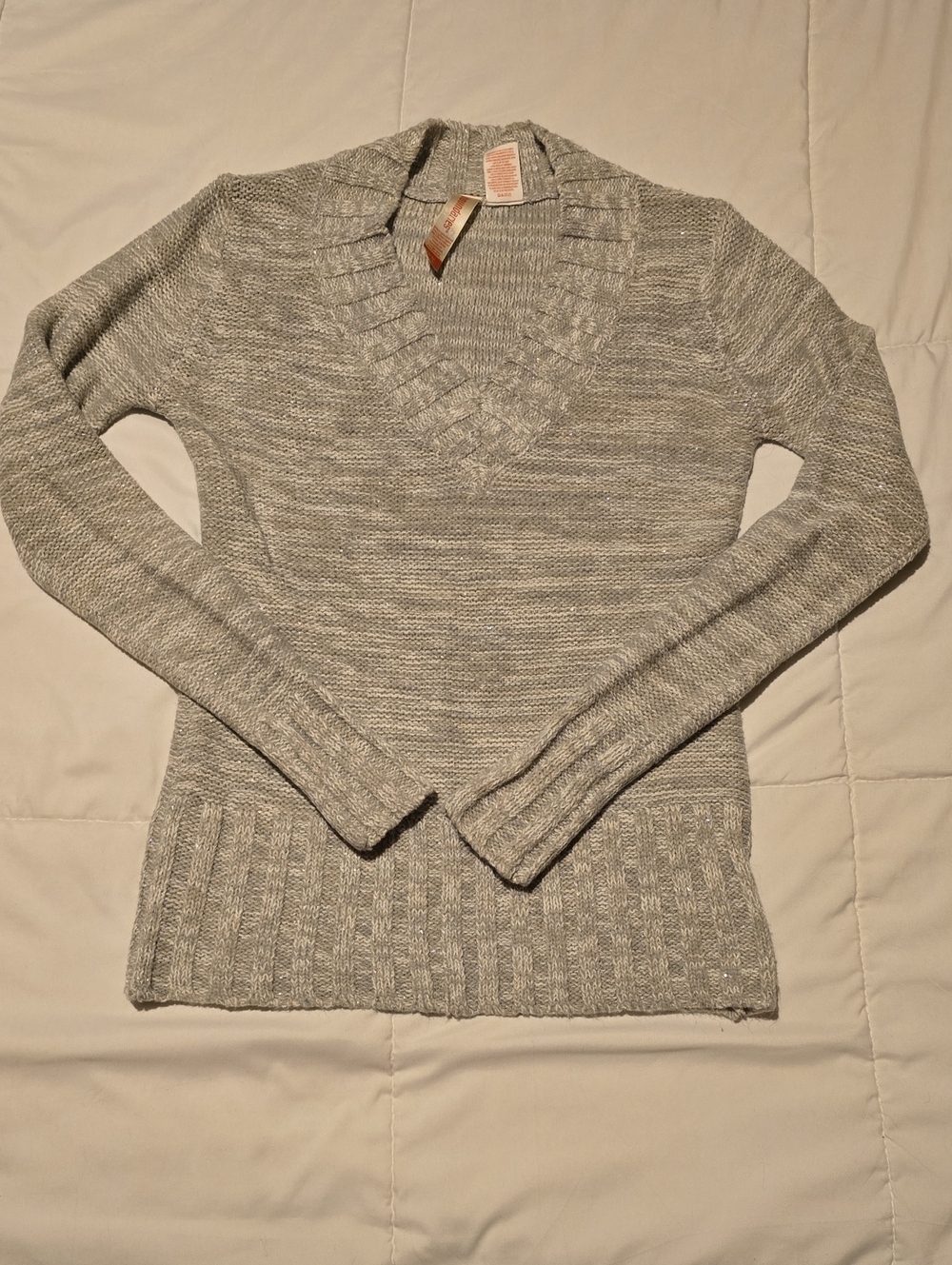 No Boundaries Light Gray V-Neck Ribbed Hem Sweater